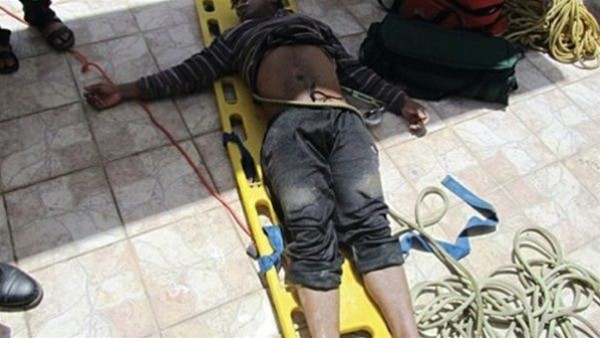 شاب يقفز من الطابق الثالث هربًا من أسرة طفل هتك عرضه شاب يقفز من الطابق الثالث هربًا من أسرة طفل هتك عرضه