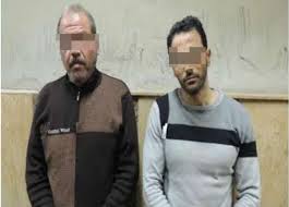 خفيران يهددان ربة منزل ويغتصبانها بعد ضبطها في احضان عشيقها ضبط خفيران اغتصبا سيدة