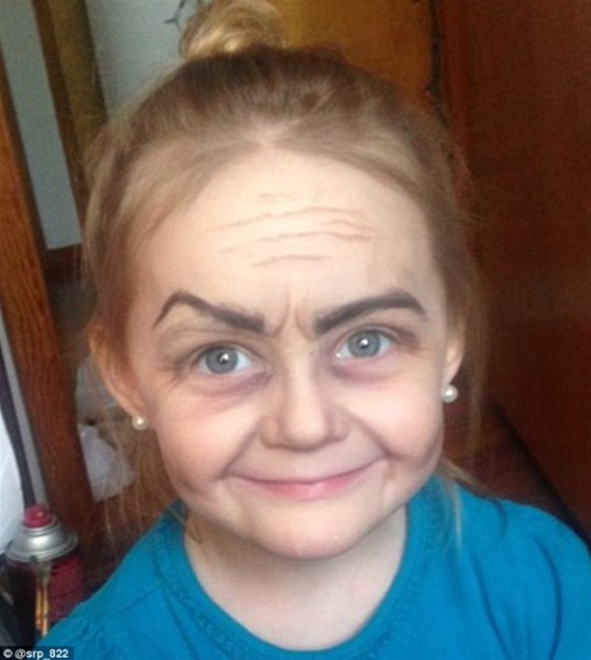 طفلة تتحول لعجوز