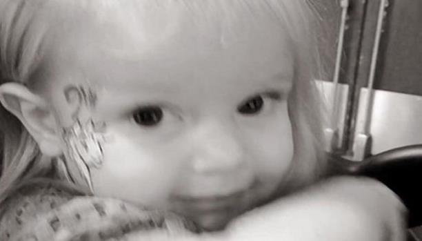 لعبة عيد الميلاد تقتل طفلة في الثانية من عمرها طفلة