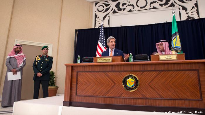 "كيري" يطلب من السعودية هدنة عاجلة في اليمن .. وولي ولي العهد يُجيبه بشرط 019000215 30300