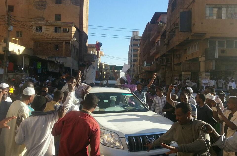العناية الإلهية تنقذ مذيعة تليفزيونية شهيرة من عصابة متفلتة حاولت قتلها بدافع السرقة بالخرطوم 12510376 209688292707781 5450908669978873329 n