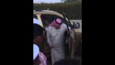 بالفيديو .. موكب ضخم للأمير منصور بن سعود في رحلة صيد بالسودان وذبح الأبل والغزلان استقبالاً له 31823