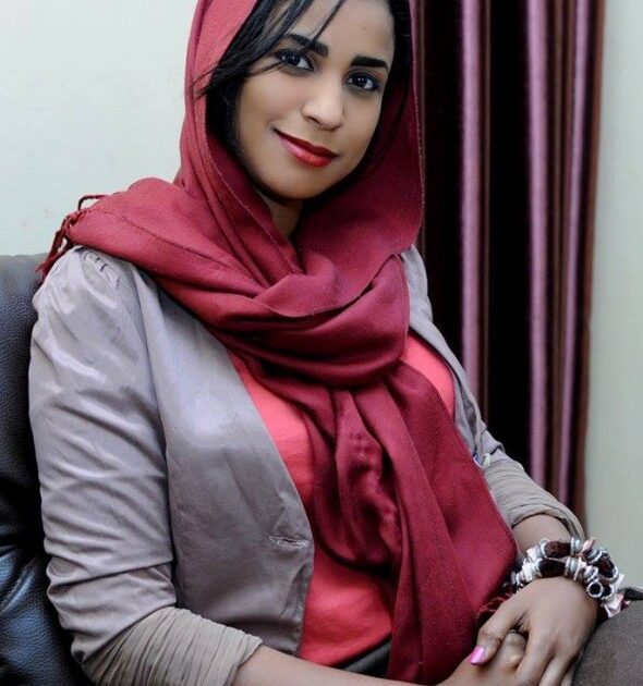 أروى خوجلي: والدي مؤسس مهرجان “الجنادرية”.. وفنانون بقيمة “راشد الماجد” و”وديع الصافي” يلجأون لمشورته arwa
