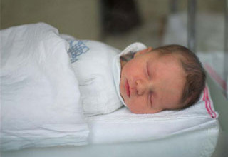 عروس تنجب طفلتها بعد ساعتين وتسع دقائق من زواجها baby