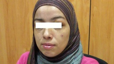 سائق باص يتحرش جسديا بفتاة .. وحين نهرته تعدى عليها بالضرب وسط ذهول المارة تحرش