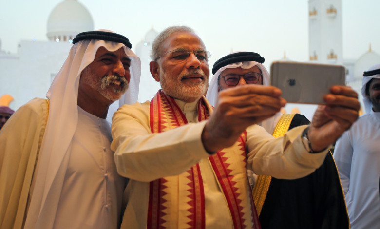 ’’الهنود’’ سيحكمون الامارات في السنوات القادمة العمالة الاسيويه بالخليج