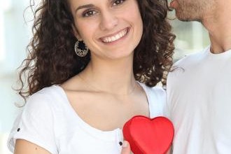 "نحن في زمنا خلي عيد حب، الحب ذاتو ما بنعرفو’’ عيد الحب بين إستنكار الكبار وإقبال الشباب فالنتين