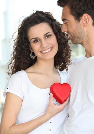 "نحن في زمنا خلي عيد حب، الحب ذاتو ما بنعرفو’’ عيد الحب بين إستنكار الكبار وإقبال الشباب فالنتين