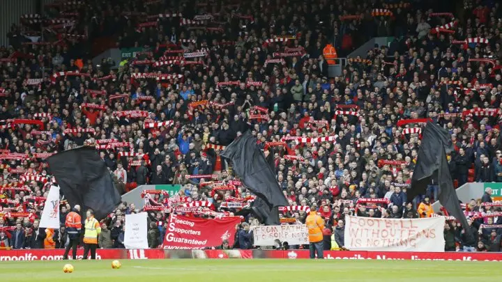 اللاعب غادر باكيًا.. ضربة جديدة لليفربول بإصابة نجمه أمام برايتون مشجعو ليفربول