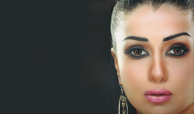 “غادة عبد الرازق” تُغضِب متابعيها وتنشر 3 صور لها وهي عارية !! غادة عببد الرازق