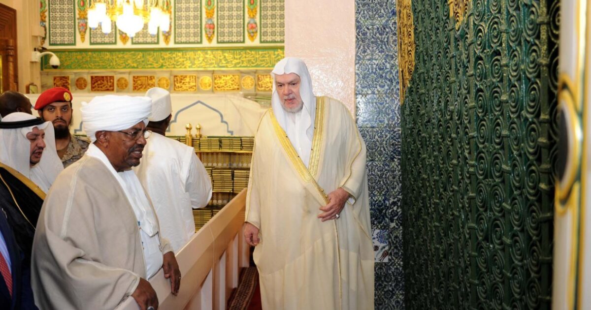 بالصور : الرئيس السوداني عمر البشير يزور المسجد النبوي 000 1164644541457727770826