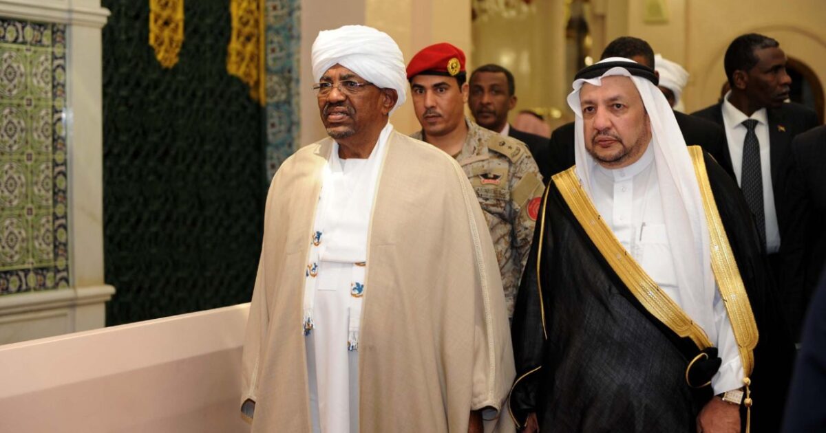 البشير يصل المدينة المنورة 000 1225235631457727772721