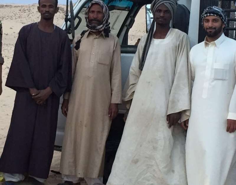 العثور على سودانيين ضلوا طريقهم في صحراء الصمان سودانيين بصحراء الصمان