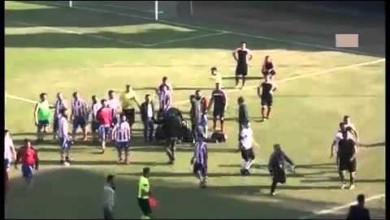 مقطع صادم..لاعب يعتدي على منافسه ويتهم بالقتل 35003
