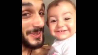 أروع طفل في العالم يقلد والده 36368