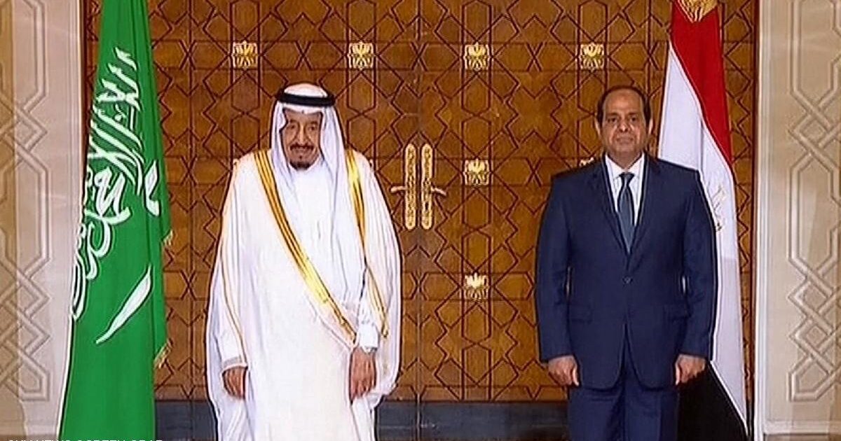 الحكومة المصرية : جزيرتا صنافير وتيران داخل المياه الإقليمية السعودية طبقا للمرسوم الملكي والقرار الجمهوري الملك سلمان السيسي