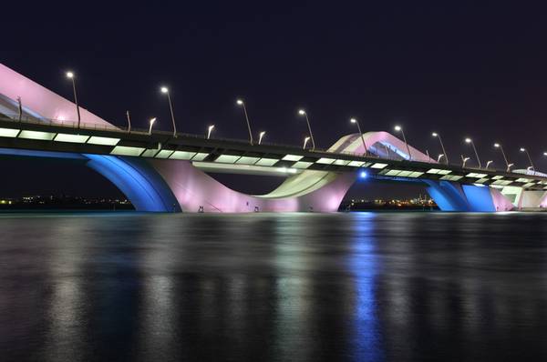 جسر ابوظبي احدي انجازات زها حديد