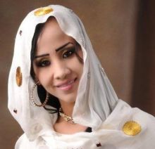 مذيعة قناة النيل الازرق تتسبب في مغادرة الشاعر مدني النخلي لحفل تكريمه رتاج الاغا
