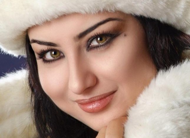 إبتسامة مذيعة “العربية” تتسبب بطلاق زوجين سعوديين مذيعة العربيه