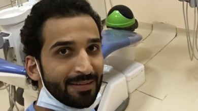 طبيب سعودي احرق شهادتة يلتقط “سيلفي” الوظيفة طبيب اسنان يحرق شهادتة