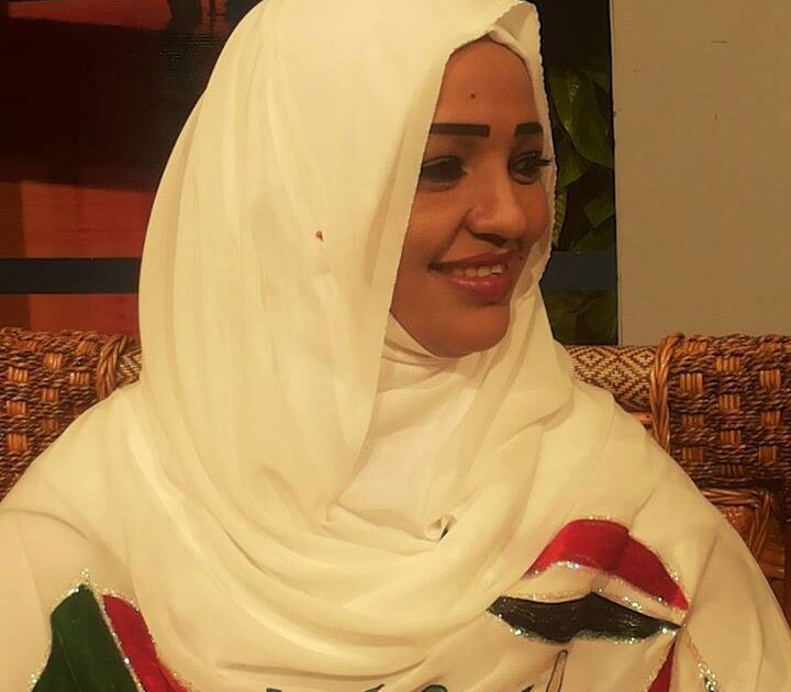 حرامي حريف يسرق تلفون مذيعة تلفزيون السودان نسرين الامام نسرين الامام