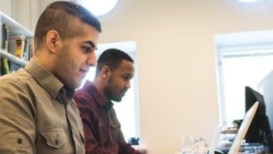عقولهم ثروة في الدول الغربية.. لاجئون عرب ينقذون فنلندا من نقصٍ فادح بالمهارات التكنولوجية اللاجئين