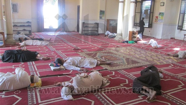 النوم بالمساجد