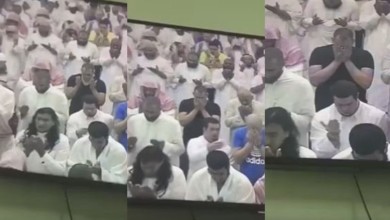 شاهد: ردة فعل عفوية من شاب مصاب بـ متلازمة داون تجاه مصلي يبكي تأثراً بالدعاء ردة فعل شاب مصاب بـ متلازمة داون تجاه مصلي يبكي تأثراً بالدعاء - شاهد: ردة فعل عفوية من شاب مصاب بـ متلازمة داون تجاه مصلي يبكي تأثراً بالدعاء