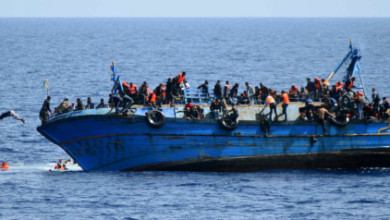 قارب لاجئين