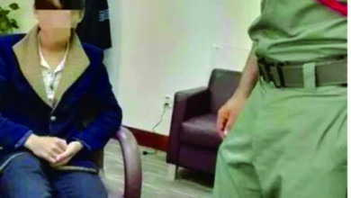 مراهق صيني يطير إلى دبي مختبئاً بين الحقائب في الطائرة هراق صيني