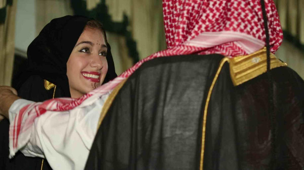 بالصور.. أميركية تخوض "تجربة زواج" على الطريقة البدوية بدوي