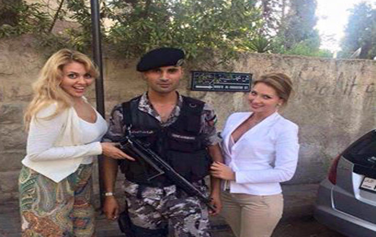 صورة لشرطي أردني مع موظفات السفارة الروسية في العاصمة عمّان تثير جدلاً 145