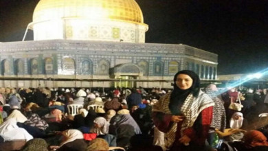 الفنانة الفلسطينية منال موسى تصلي قيام الليل داخل المسجد الأقصى 610