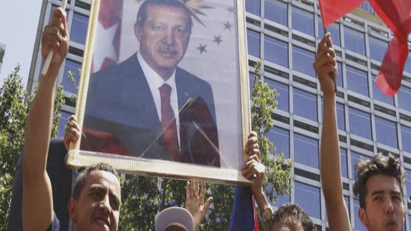 اليونان تعيد لأنقرة مروحية فر بها انقلابيون اردغان