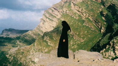 هل البيكيني رمز لتحرر المرأة؟.. نقاب - هل البيكيني رمز لتحرر المرأة؟..