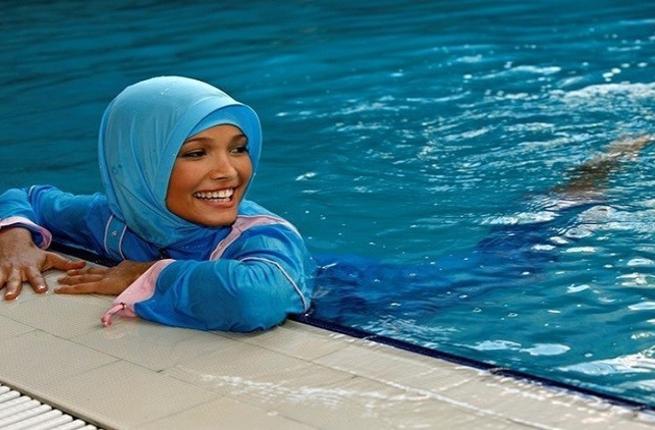 صحيفة بريطانية: منع لباس البوركيني في فرنسا يمثل اعتداء على الحرية الشخصية مسلمة 1