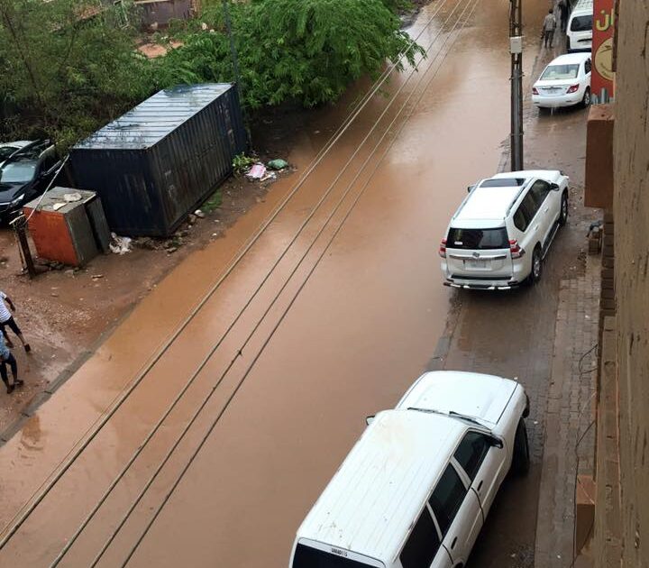 أمطار غزيرة تضرب الخرطوم تُعطل الحركة وتحاصر طلاب بالمدارس 13925181 814866495317270 8466982835652632762 n