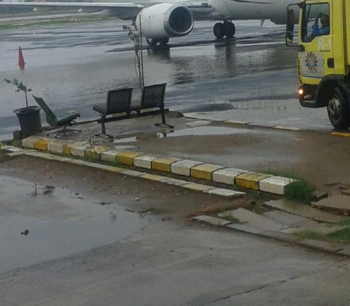 ابو القدح في المطار 85541