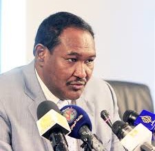 التشريعي يلوِّح بسحب الثقة عنه والي البحر الأحمريعزل وزير المالية التشريعي - التشريعي يلوِّح بسحب الثقة عنه والي البحر الأحمريعزل وزير المالية