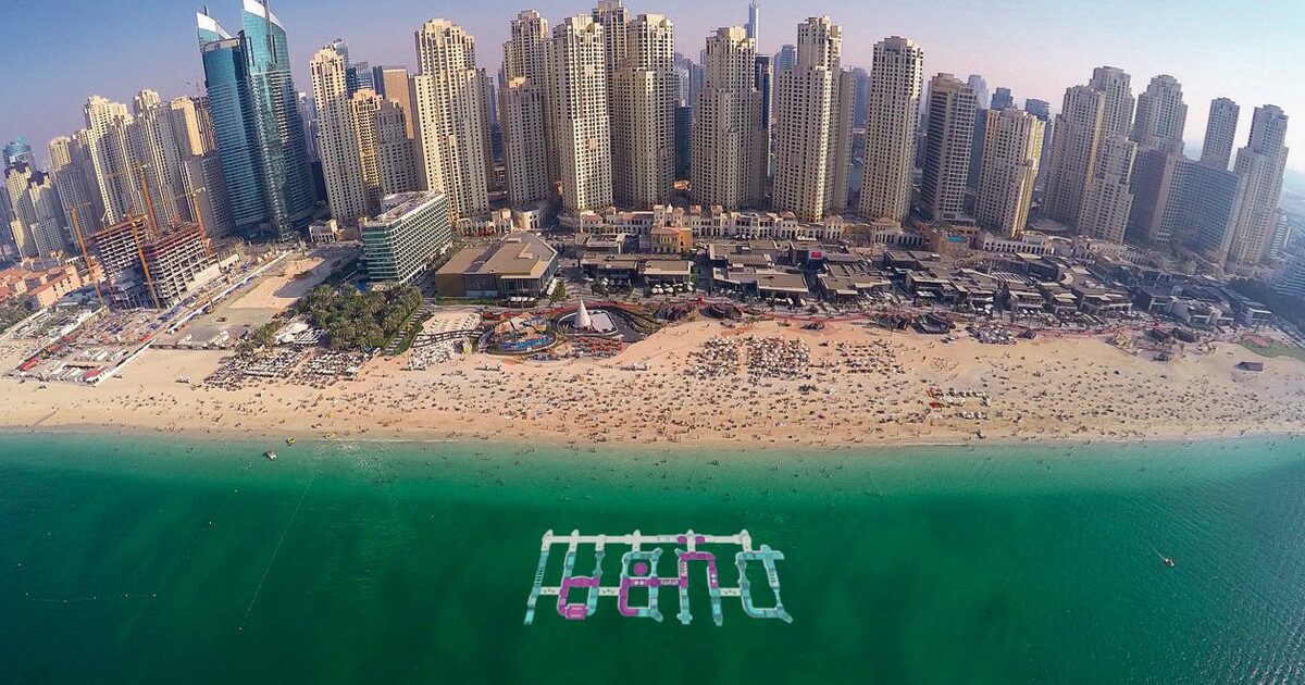 حديقة مائية مطاطية في دبي على هيئة الشعار الرسمي لدبي حديقه مائيه