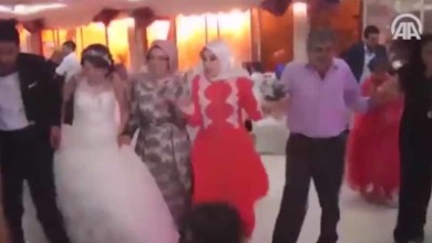مفاجأة غير سارة أثناء حفل زفاف زوج - مفاجأة غير سارة أثناء حفل زفاف