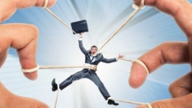 23 علامة على أن مديرك يكرهك ولا يطيق النظر إليك! عامل - 23 علامة على أن مديرك يكرهك ولا يطيق النظر إليك!