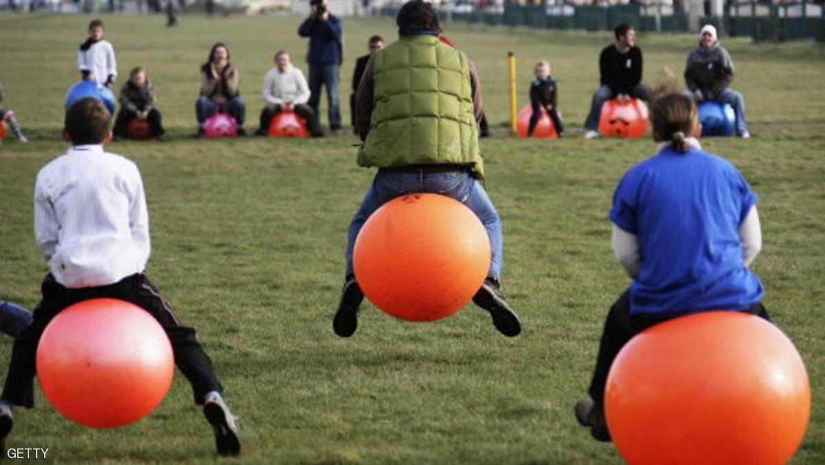 أم طريفة تحقق رقما قياسيا في "القفز بالكرة" 1 880904