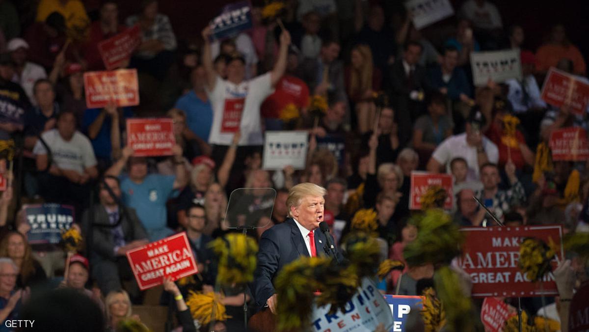 أنصار ترامب غاضبون من "انحياز الإعلام" لكلينتون 1 882373