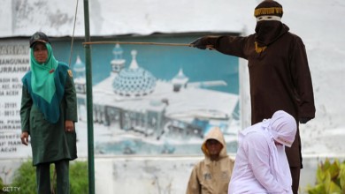 مقاطعة إندونيسية تعاقب أشخاصا "تبادلوا القبل" 1 884158 - مقاطعة إندونيسية تعاقب أشخاصا "تبادلوا القبل"