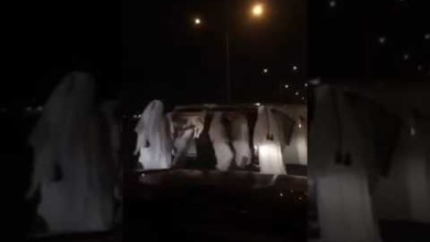 بالفيديو.. لحظة انقلاب سيارة عريس أثناء الزفة بسبب التفحيط 47518