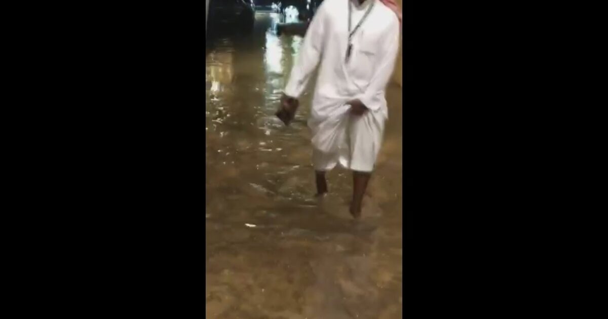 بالفيديو .. مبنى مركز الملك عبدالعزيز الثقافي يغرق قبل ساعات من افتتاحه 47957