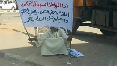 بالصورة ... مواطن سوداني يوجه رسالة مؤلمة للرئيس البشير 5545