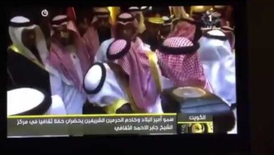 بالفيديو.. ردة فعل سريعة من حرس الملك سلمان تجاه أحد الفنانين حاول وضع يده على كتف الملك 48439